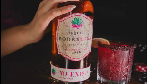 Ένα σφηνάκι από τη finest τεκίλα του έτους