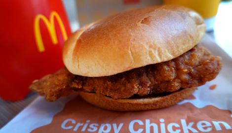 Ζει στιγμές δόξας το κοτόπουλο των McDonald's
