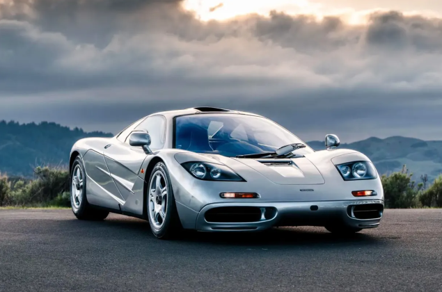 Μία McLaren F1 από το 1997 πάει να σπάσει τα κοντέρ