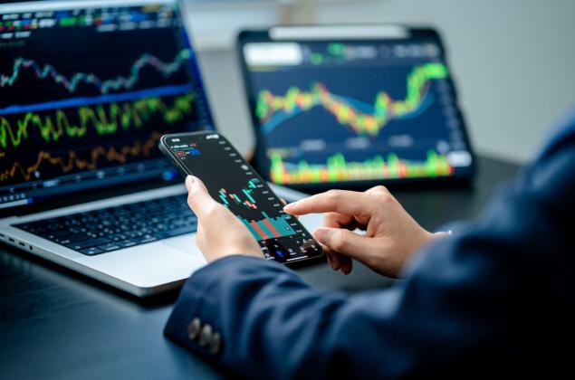 Tι κάνουν με τα χρήματά τους οι 240.000 crypto - εκατομμυριούχοι