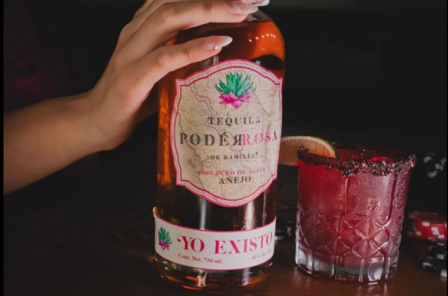 Ένα σφηνάκι από τη finest τεκίλα του έτους