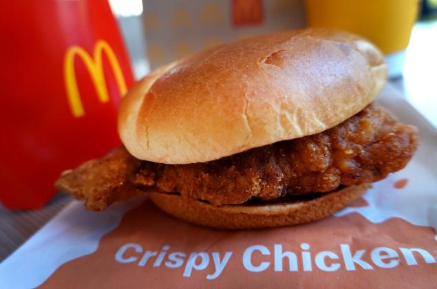 Ζει στιγμές δόξας το κοτόπουλο των McDonald's