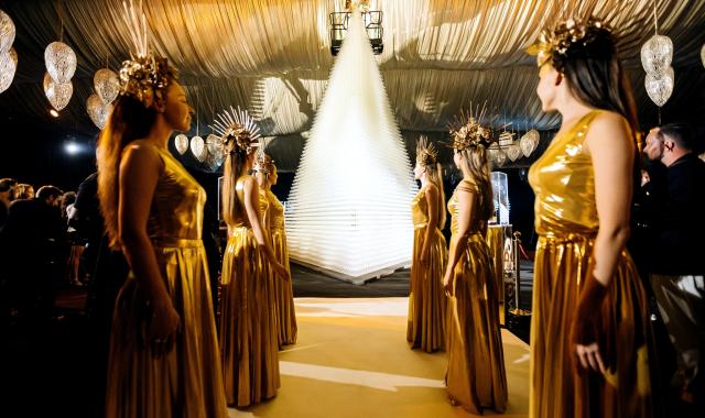 Στο Ντουμπάι το ρεκόρ Guiness για το μεγαλύτερο πύργο με ποτήρια σαμπάνιας