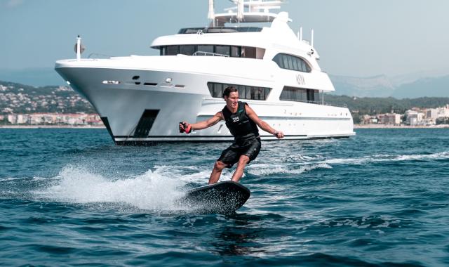 Με την ηλεκτρική σανίδα surf της Awake δεν χρειάζεστε πια κύματα