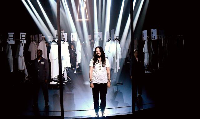 Ο άνθρωπος που άλλαξε την αντρική μόδα εγκαταλείπει την Gucci μετά από επτά επικά χρόνια