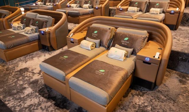 Σαν στο σπίτι σας: Το πιο πολυτελές σινεμά του κόσμου έχει κρεβάτια αντί για καθίσματα