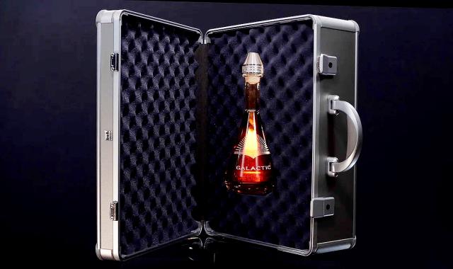 Ένα μπέρμπον που θα ωριμάσει στο διάστημα έρχεται στην κάβα σας με εξίσου «εξωγήινη» τιμή