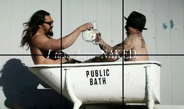 Όπως ήταν φυσικό, ήρθε η ώρα για τον Τζέισον Μομόα να λανσάρει τη δική του βότκα