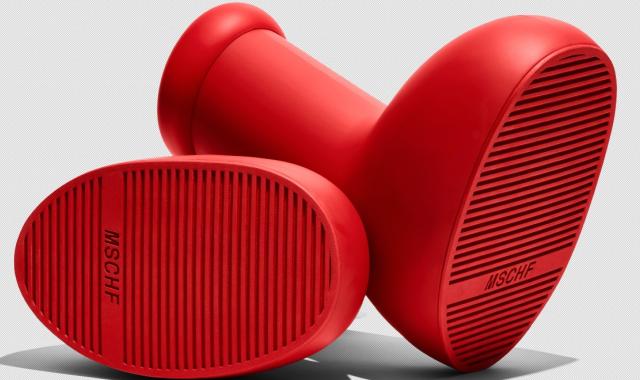 Ένα ζευγάρι μπότες αξίας 330 ευρώ έχει καταφέρει να ξεπουλήσει παγκοσμίως