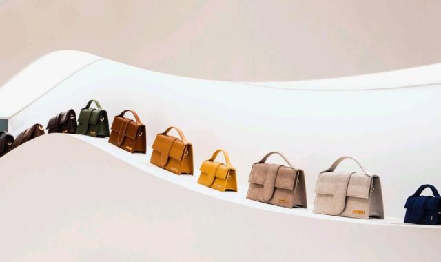 O Jacquemus κάνει κατάληψη στη Galeries Lafayette με ένα τεραστίων διαστάσεων πρότζεκτ