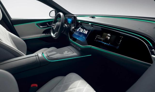 Αυτοκίνητα για την Gen Z: Η Mercedes-Benz ενσωματώνει το TikTok στα νέα μοντέλα της