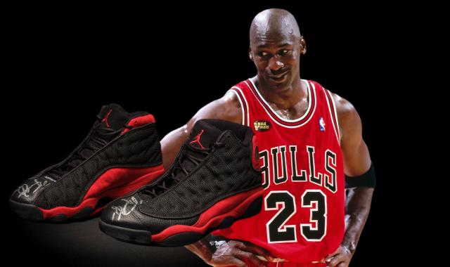 Τιμή ρεκόρ 4 εκατ. δολαρίων για τα sneakers του Τζόρνταν από το «Last Dance»