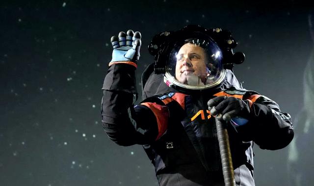 Ο άνθρωπος επιστρέφει στο φεγγάρι και η NASA αποκάλυψε τη στολή που θα φοράει
