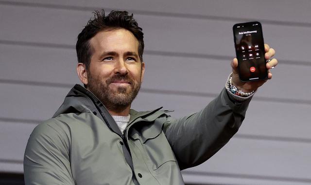 1,3 δισ. δολάρια πούλησε ο Ράιαν Ρέινολντς την εταιρεία κινητής τηλεφωνίας που είχε ιδρύσει