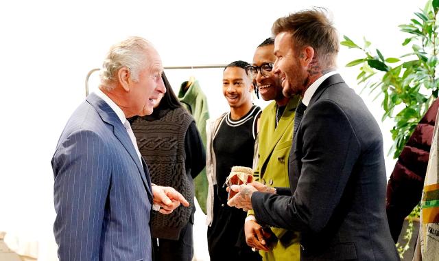 Τι δώρο έκανε ο «μελισσοκόμος» Ντέιβιντ Μπέκαμ στον βασιλιά Κάρολο