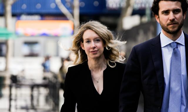 Στη φυλακή η Ελίζαμπεθ Χολμς της Theranos - 425 εκατ. δολάρια η αποζημίωση στους επενδυτές