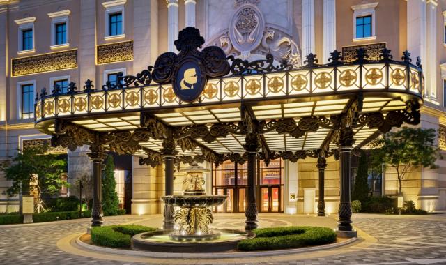 Tο μοναδικό ξενοδοχείο που έχει σχεδιάσει ο Karl Lagerfeld ανοίγει στο Μακάο