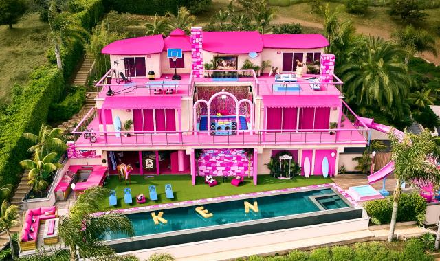 Airbnb: Τώρα μπορείτε να κάνετε διακοπές στην πραγματική ροζ βίλα της Barbie