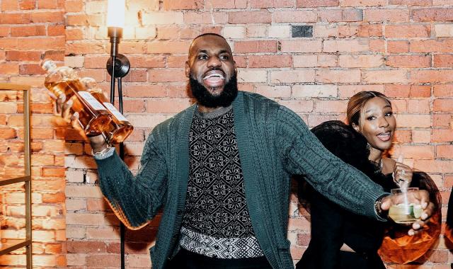 Και ο ΛεΜπρον Τζέιμς με δικό του ποτό: την τεκίλα Lobos 1707 Limited Edition Añejo