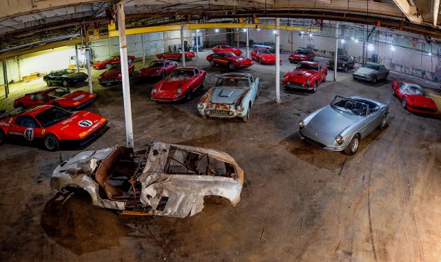 Κρυμμένες για 30 χρόνια σ' έναν αχυρώνα, 20 Ferrari βγαίνουν τώρα σε δημοπρασία