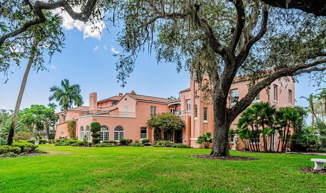 Πωλείται η ροζ βίλα από την ταινία «Cocoon» - Δεν περιλαμβάνονται οι εξωγήινοι