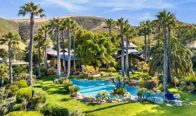 Ο James Cameron πουλά το μεγαλειώδες ράντσο του που μοιάζει με μικρό χωριό