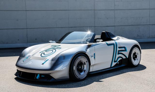 75 χρόνια Porsche σε ένα νέο ηλεκτρικό concept αυτοκίνητο φτιαγμένο για πίστες