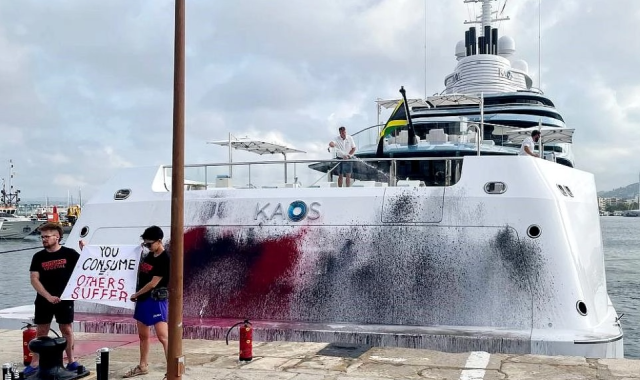 Ακτιβιστές έκαναν «καινούργιο» το 300 εκατ. δολαρίων γιοτ της κληρονόμου των Walmart