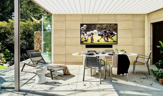 Η νέα 85άρα Terrace Full Sun της Samsung είναι η μεγαλύτερη υπαίθρια τηλεόραση μέχρι σήμερα