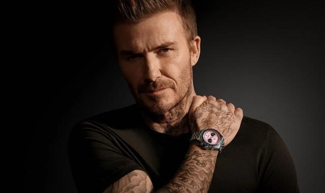 Το νέο ροζ ρολόι του Ντέιβιντ Μπέκαμ είναι αφιερωμένο στους λάτρεις του ποδοσφαίρου
