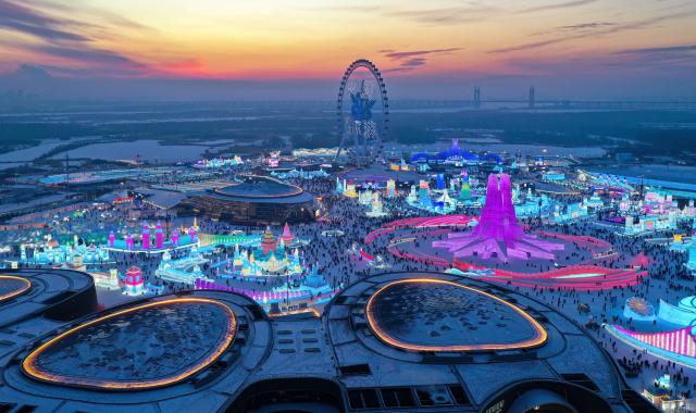 Άνοιξε το μεγαλύτερο θεματικό πάρκο πάγου και χιονιού στον κόσμο